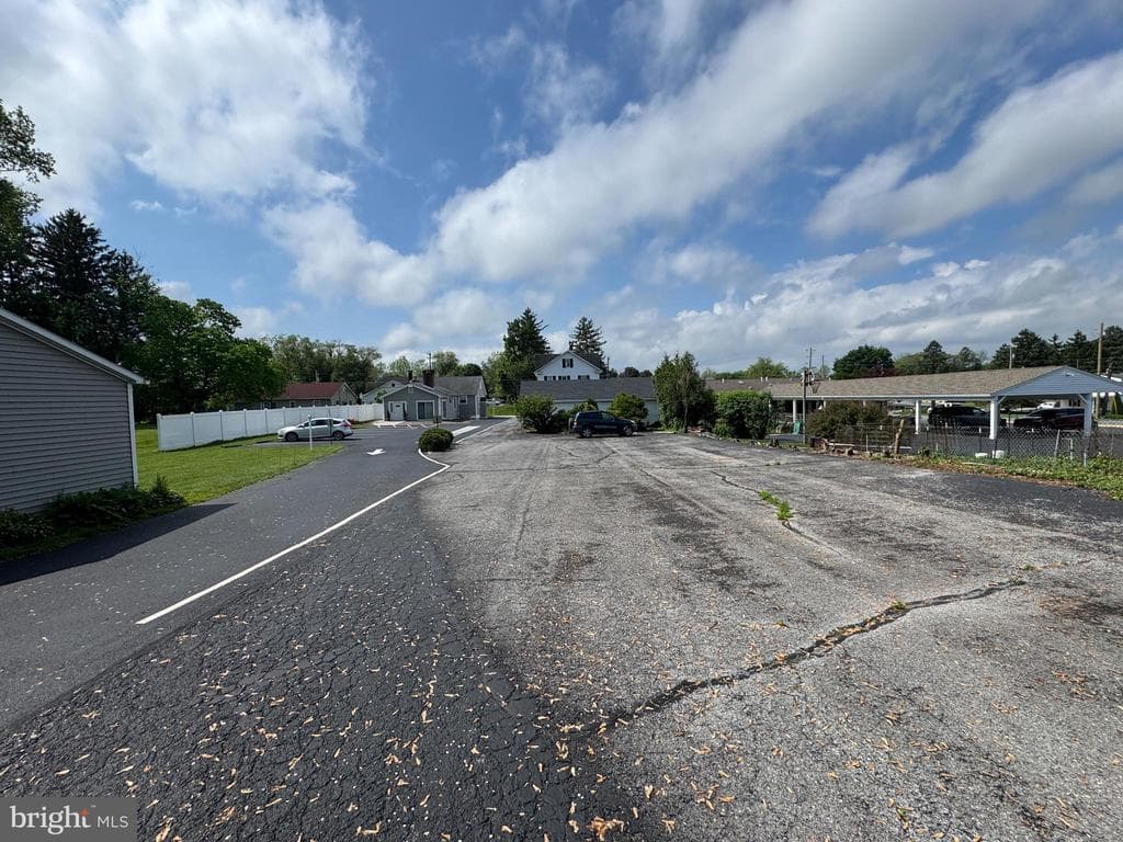 Property photo #8 for 239 York Rd, Carlisle, PA 17013