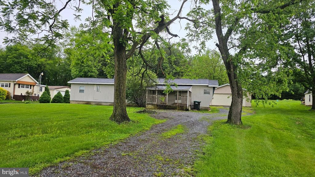 Property photo #1 for 922 Clay Hill Rd, Chambersburg, PA 17202