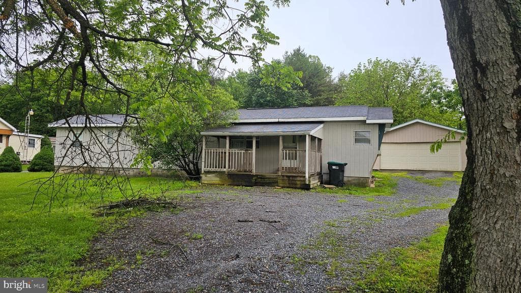 Property photo #2 for 922 Clay Hill Rd, Chambersburg, PA 17202