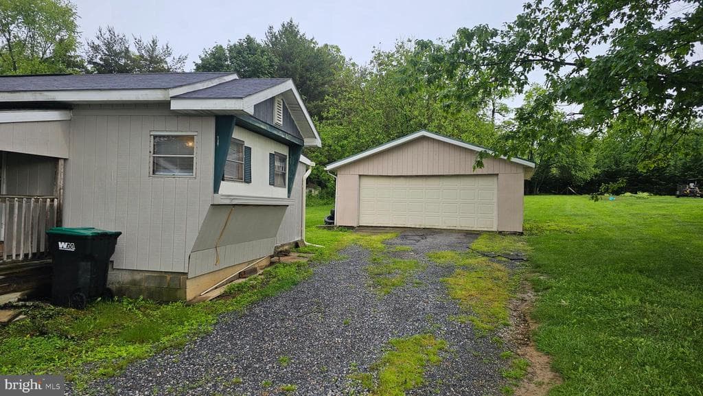 Property photo #3 for 922 Clay Hill Rd, Chambersburg, PA 17202