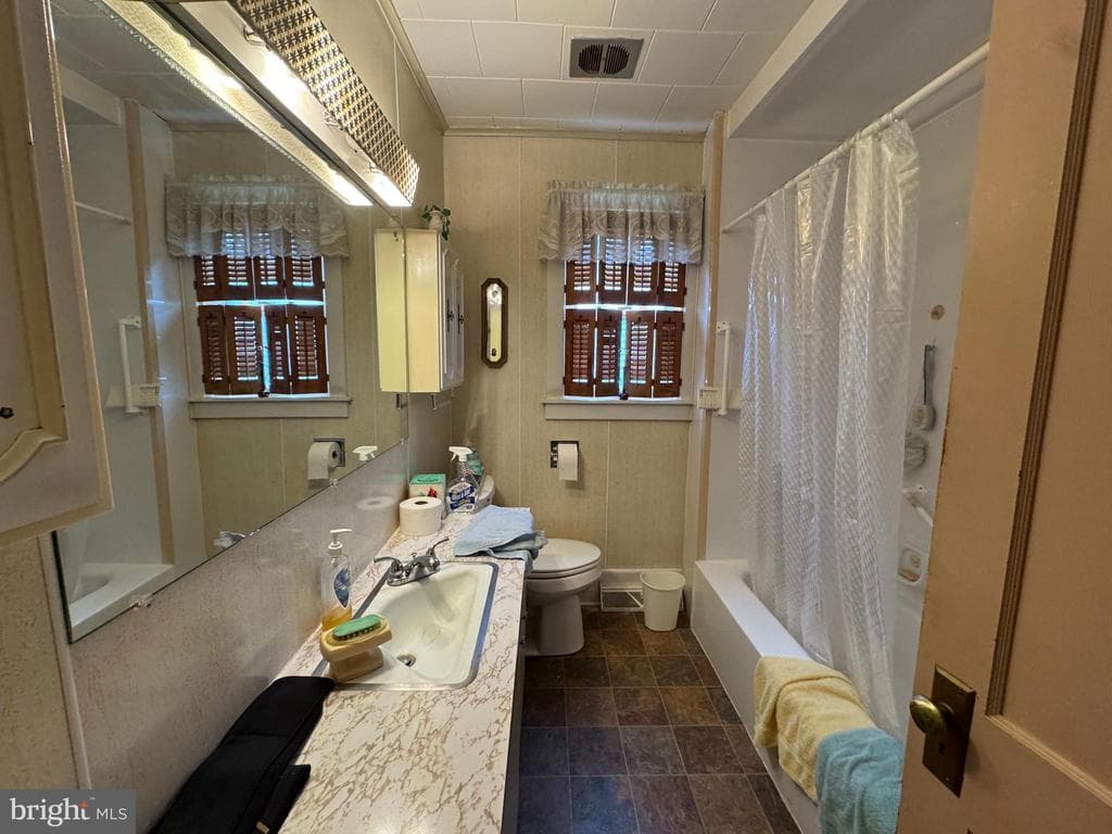 Property photo #11 for 817 Maple Street, Waynesboro, PA 17268