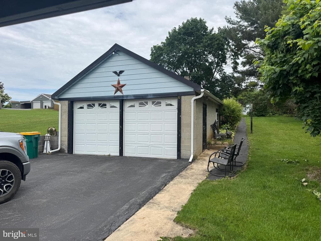 Property photo #2 for 817 Maple Street, Waynesboro, PA 17268