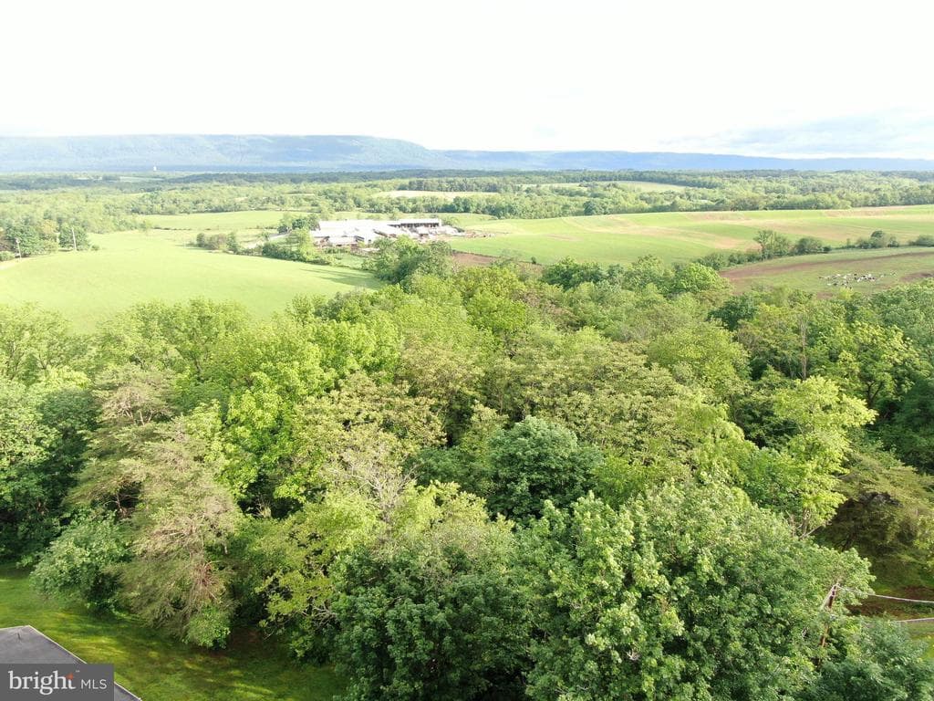 Property photo #11 for 25 Sheffield Drive, Chambersburg, PA 17201