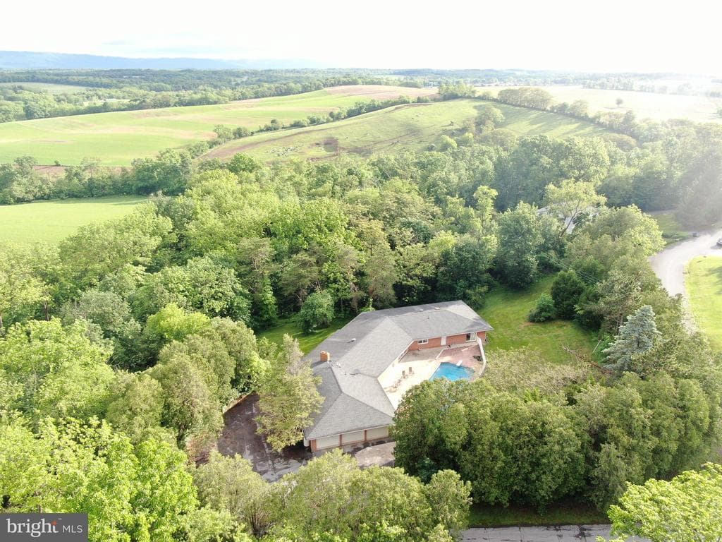 Property photo #16 for 25 Sheffield Drive, Chambersburg, PA 17201