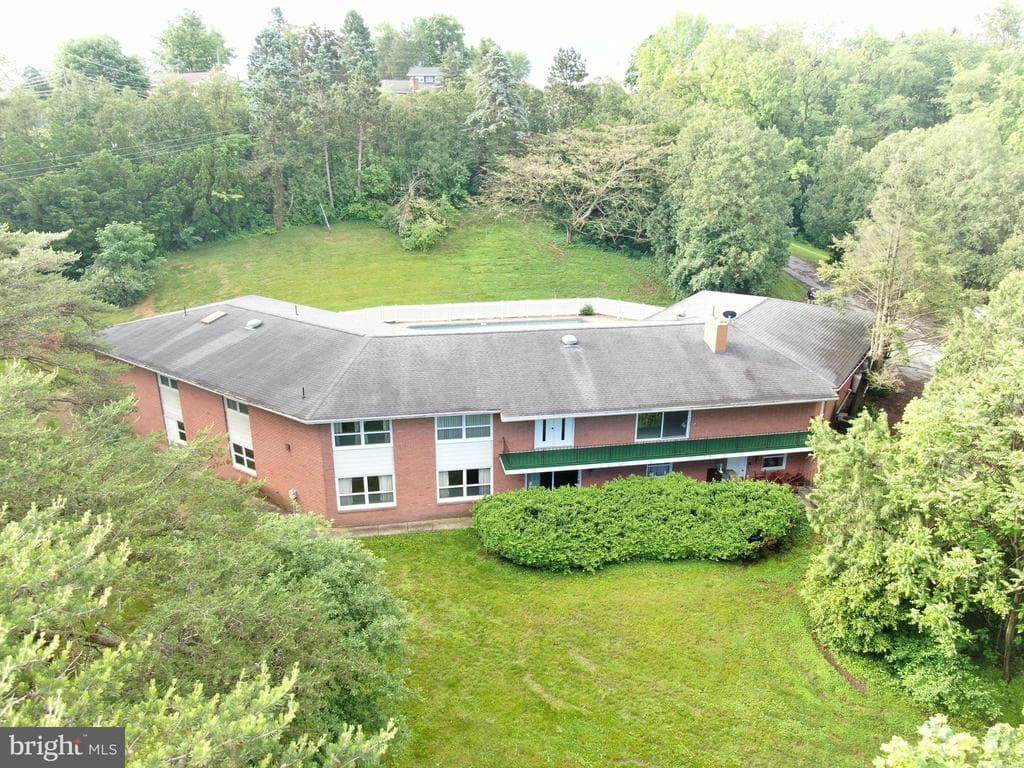 Property photo #6 for 25 Sheffield Drive, Chambersburg, PA 17201