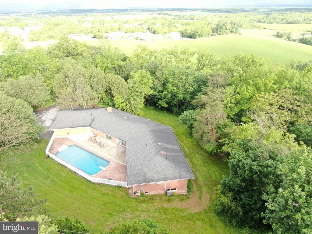 Property photo #9 for 25 Sheffield Drive, Chambersburg, PA 17201