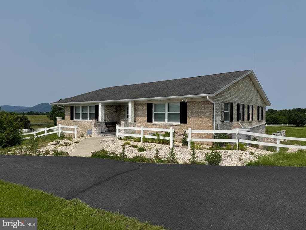 Property photo #2 for 6472 Edwards Drive, Mercersburg, PA 17236