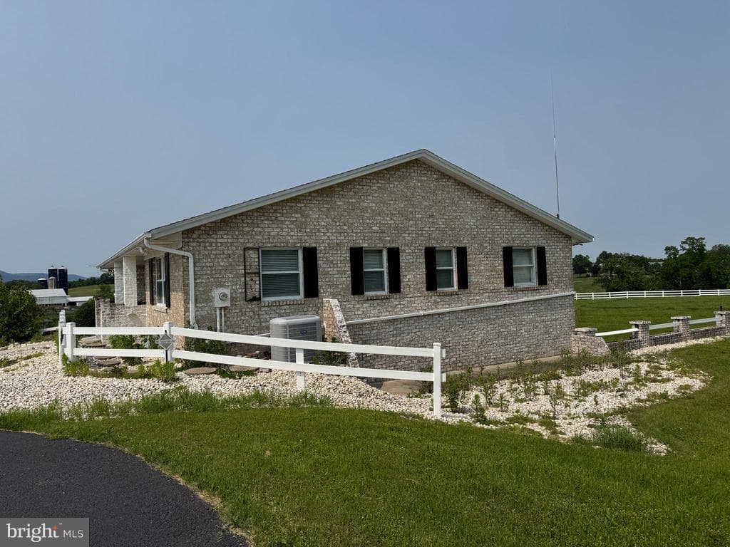 Property photo #3 for 6472 Edwards Drive, Mercersburg, PA 17236