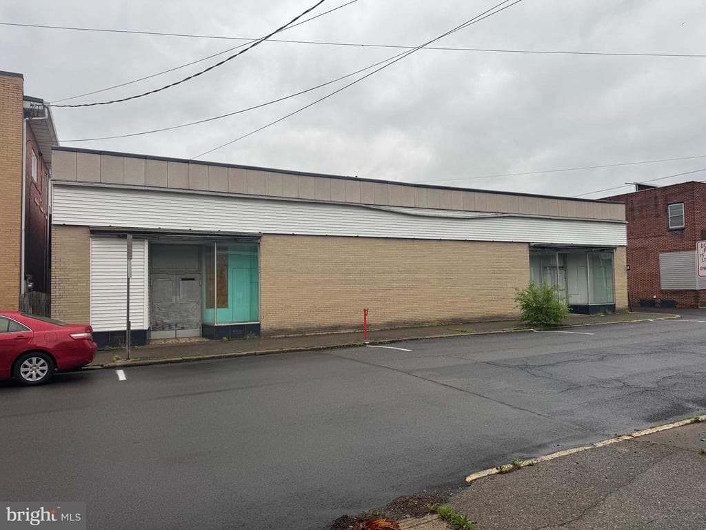 Property photo #6 for 31 W Shirley St, Mount Union, PA 17066
