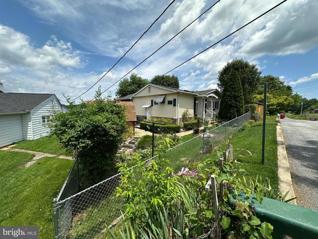 Property photo #3 for 213 W High St, Sharpsburg, MD 21782