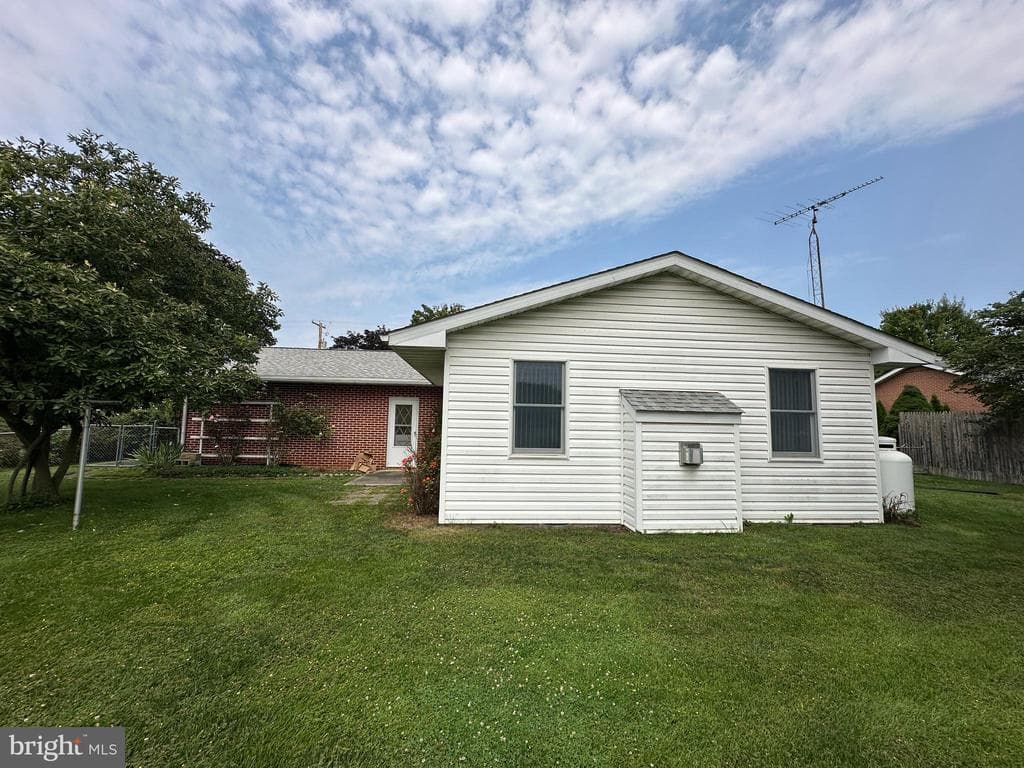 Property photo #10 for 594 Shadyside Drive, Chambersburg, PA 17202