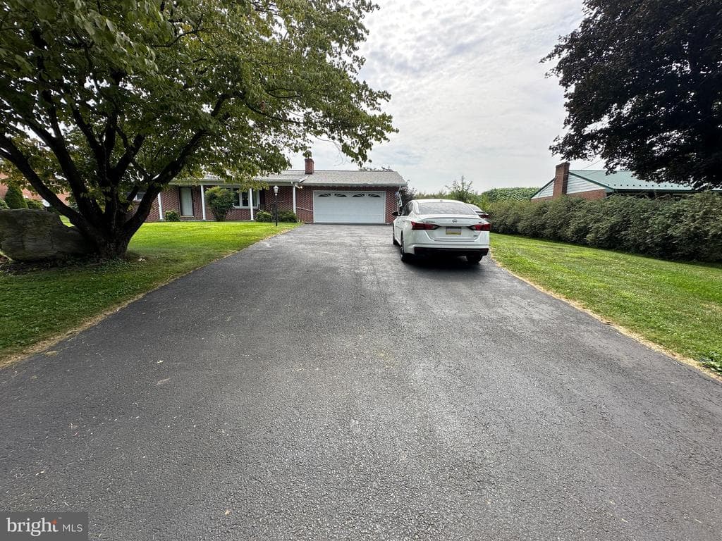 Property photo #3 for 594 Shadyside Drive, Chambersburg, PA 17202