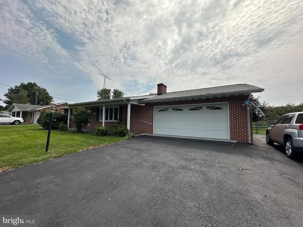 Property photo #4 for 594 Shadyside Drive, Chambersburg, PA 17202