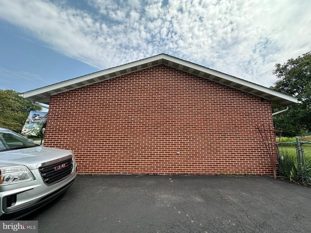 Property photo #7 for 594 Shadyside Drive, Chambersburg, PA 17202