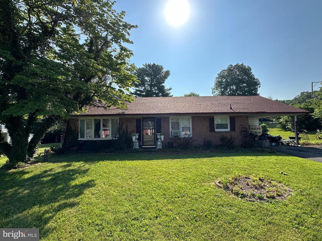 Property photo #2 for 1 N Clifton Drive, Williamsport, MD 21795