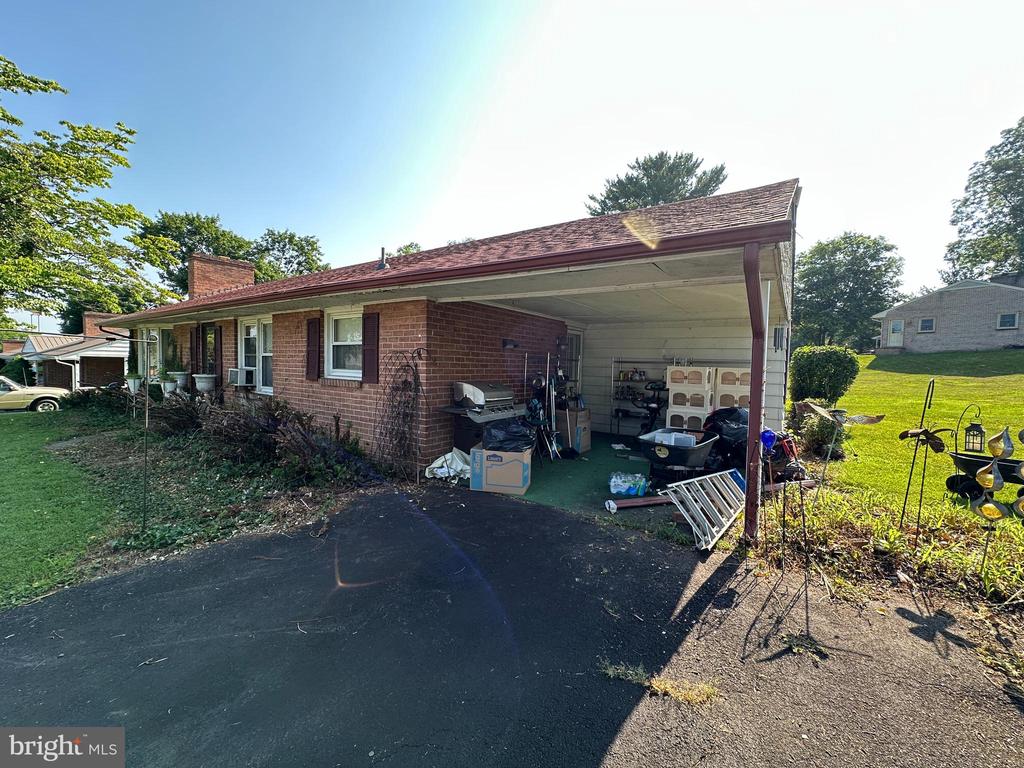 Property photo #3 for 1 N Clifton Drive, Williamsport, MD 21795