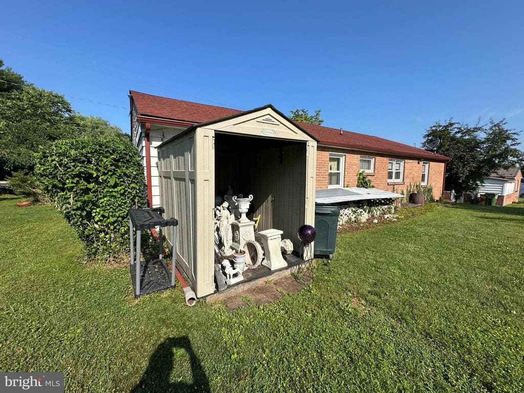 Property photo #5 for 1 N Clifton Drive, Williamsport, MD 21795
