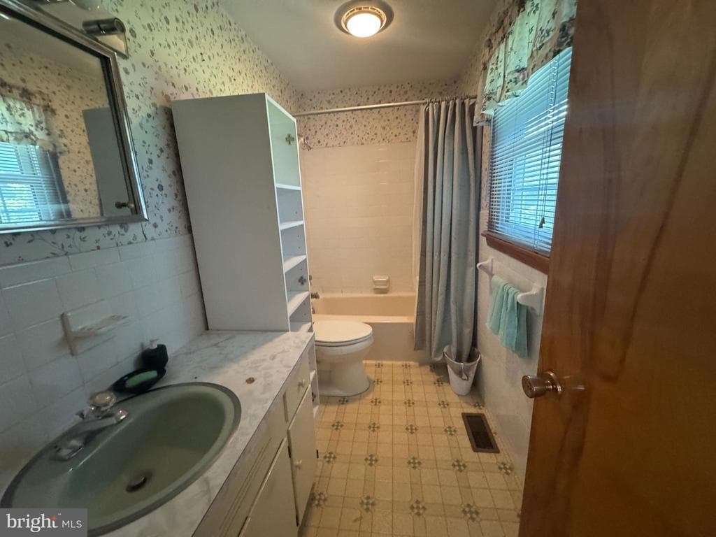 Property photo #9 for 2953 Philadelphia Ave, Chambersburg, PA 17201