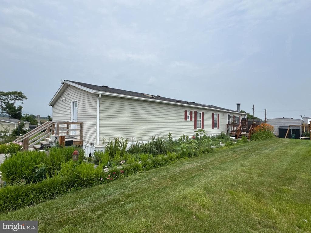 Property photo #10 for Mobile Home at 142 Pleasantwood Ave, St. Thomas, PA 17252