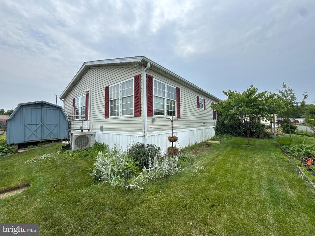 Property photo #13 for Mobile Home at 142 Pleasantwood Ave, St. Thomas, PA 17252