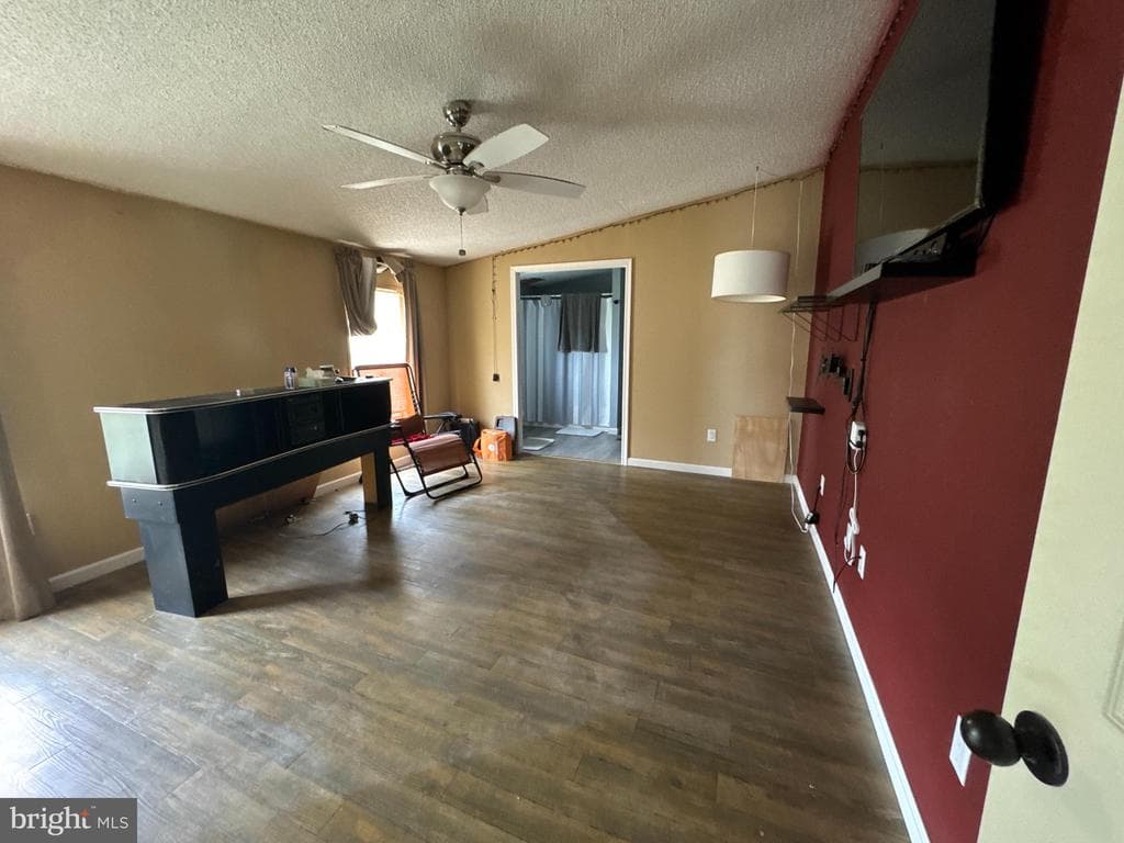 Property photo #8 for Mobile Home at 142 Pleasantwood Ave, St. Thomas, PA 17252