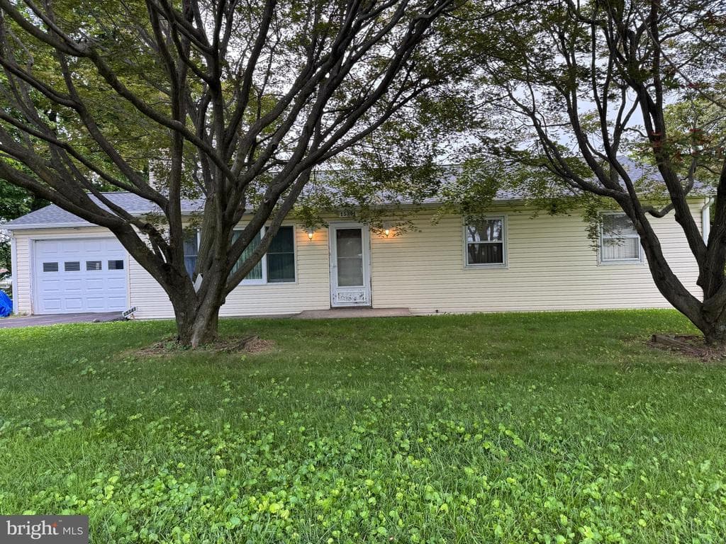 Property photo #2 for 15341 Orchard Ave, Blue Ridge Summit, PA 17214