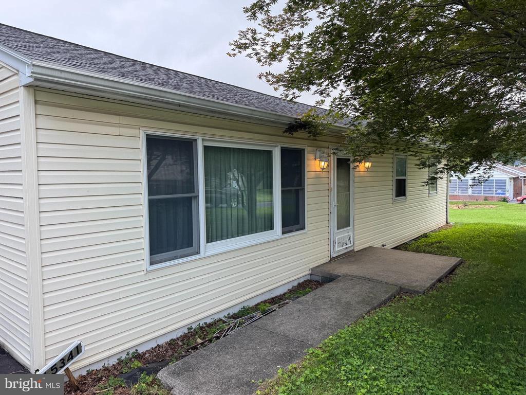 Property photo #4 for 15341 Orchard Ave, Blue Ridge Summit, PA 17214