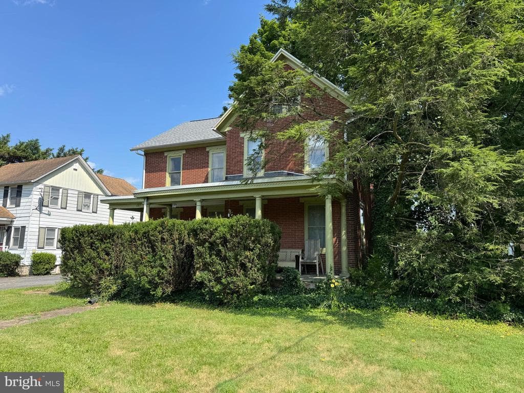 Property photo #2 for 265 E York St, Biglerville, PA 17307