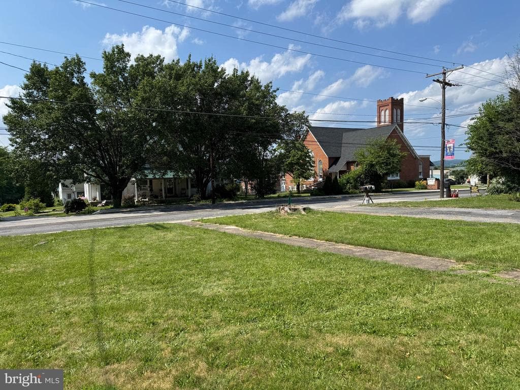 Property photo #3 for 265 E York St, Biglerville, PA 17307