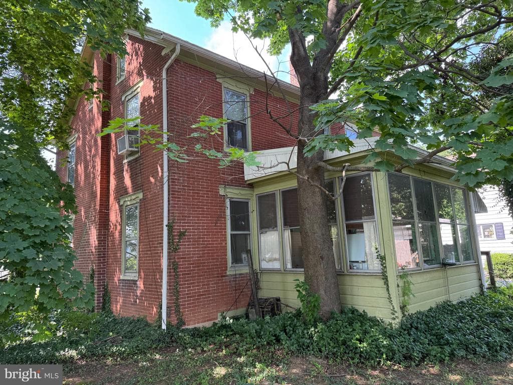 Property photo #5 for 265 E York St, Biglerville, PA 17307