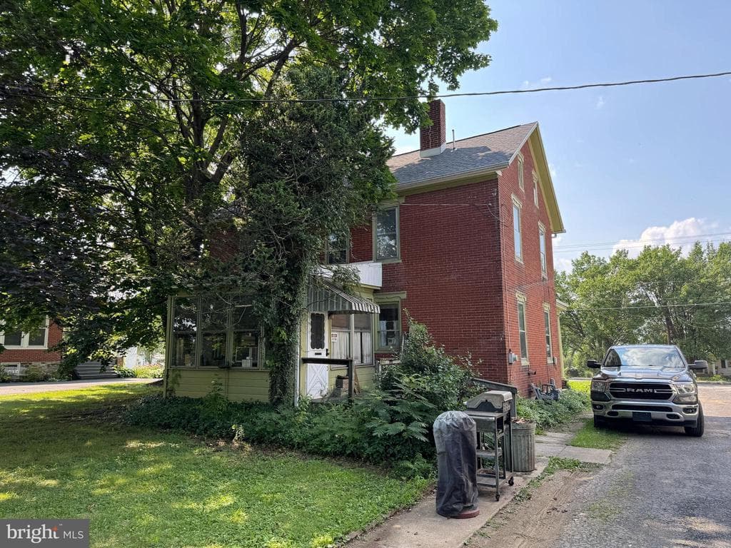 Property photo #8 for 265 E York St, Biglerville, PA 17307