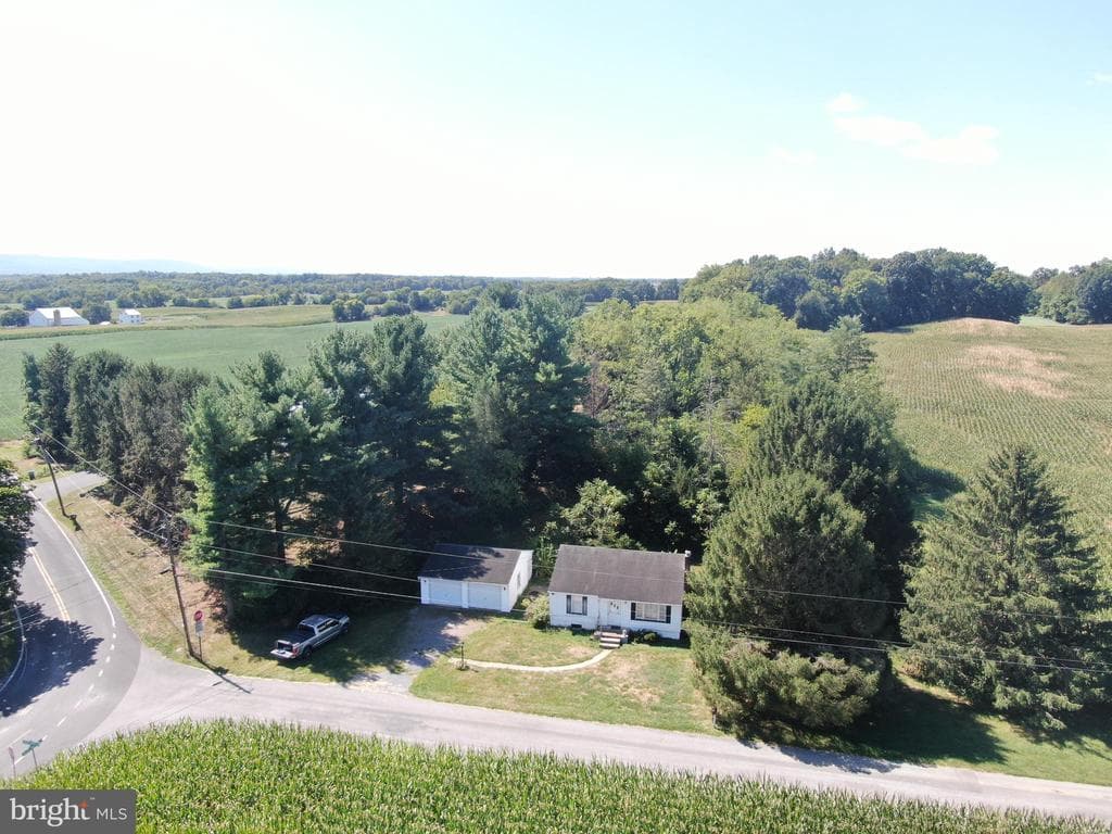 Property photo #2 for 4594 Salem Church Rd, Waynesboro, PA 17268